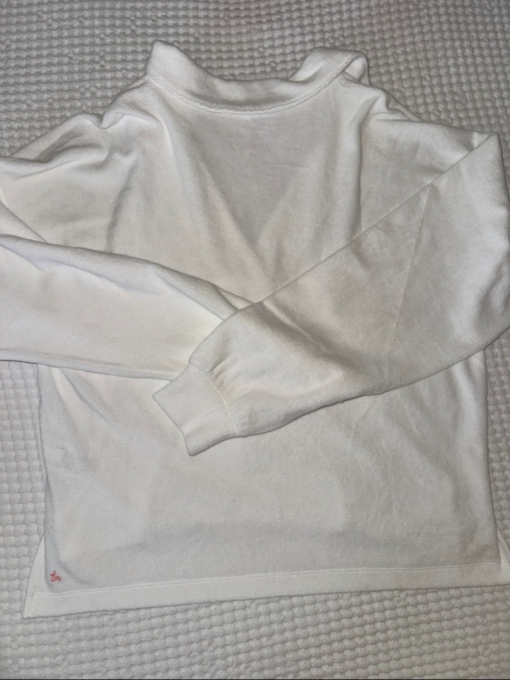 Travis Mathew White V-Neck Collar Pullover Sweater Woman’s Medium - Picture 9 of 9